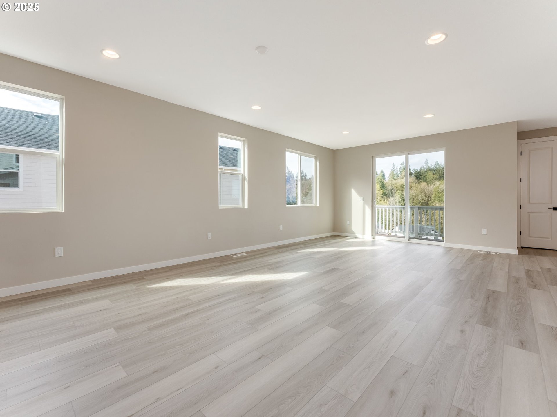 2041 Northeast Ridge Run Lane Estacada, OR 97023 - Photo 4 of 40 Great Room