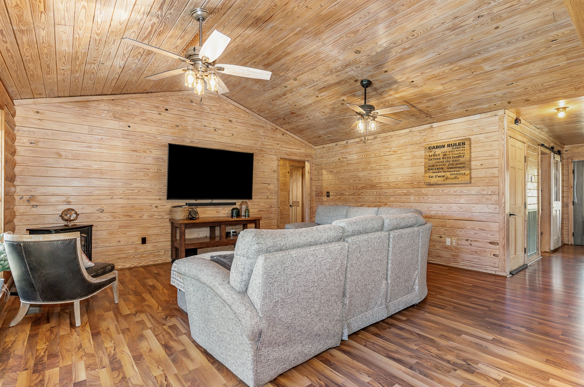 2065 Patterson Cemetery Road Chapel Hill, TN 37034 - Photo 10 of 39 a living room with furniture and a flat screen tv