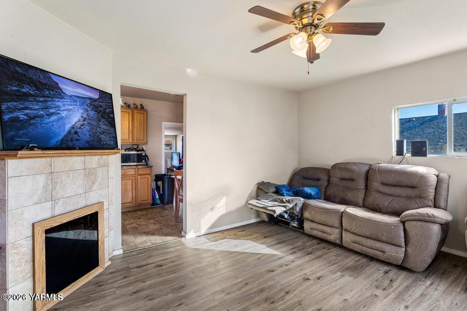 1215 Cherry Avenue Yakima, WA 98902 - Photo 4 of 17 1215 Cherry Ave.