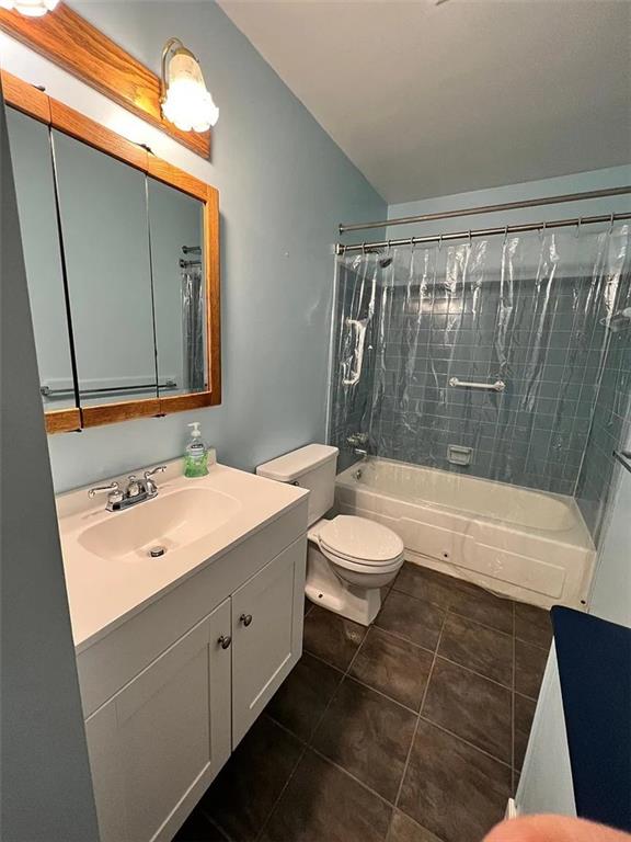108 Whitney Drive Cranberry Township, PA 16066 - Photo 14 of 22 a bathroom with a sink a toilet a mirror and bathtub