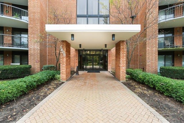 1605 East Central Road, Unit 318C Arlington Heights, IL 60005 - Photo 3 of 23