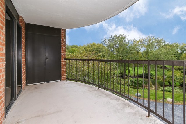 1605 East Central Road, Unit 318C Arlington Heights, IL 60005 - Photo 8 of 23
