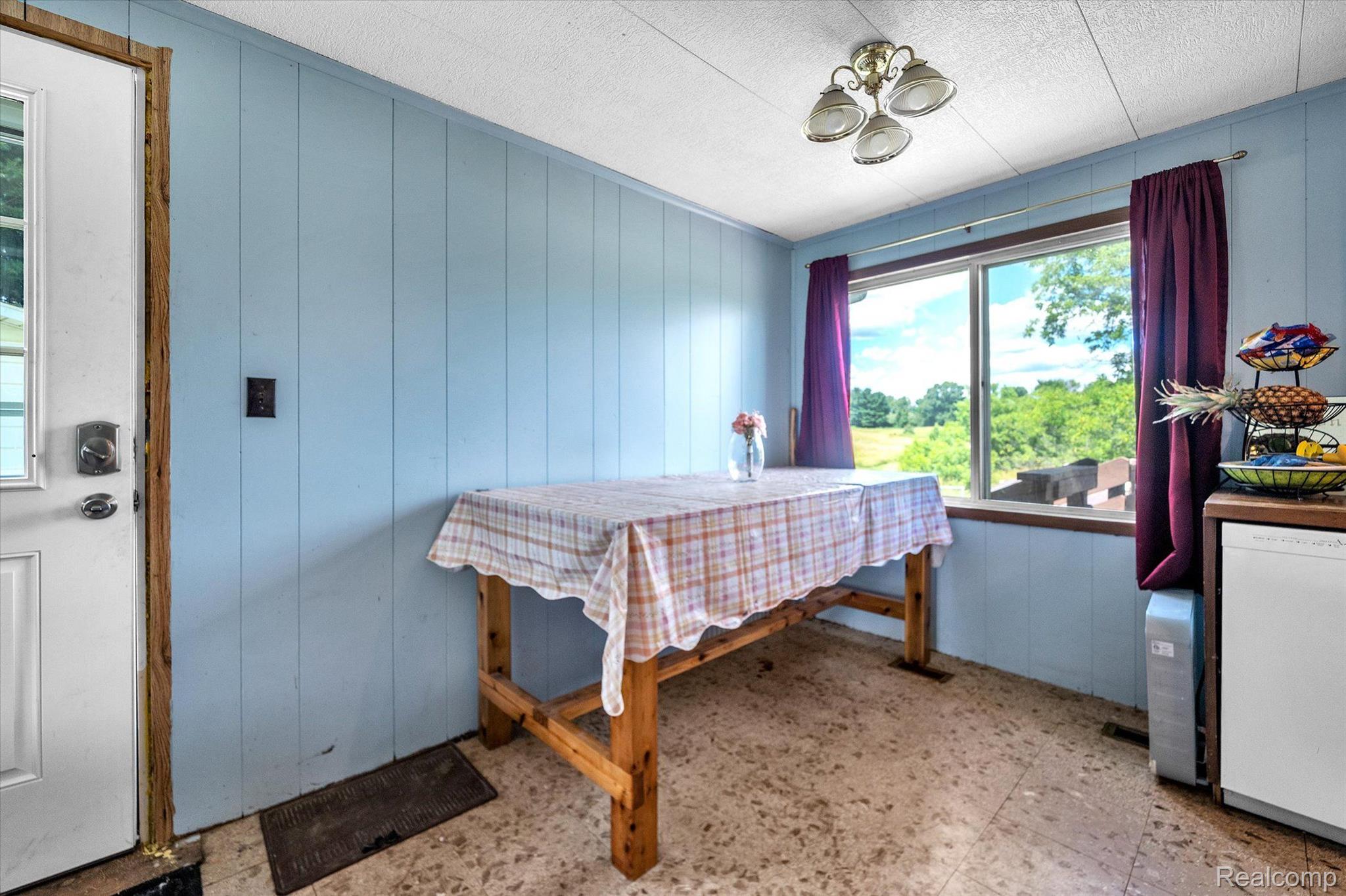 5130 Vines Road Howell, MI 48843 - Photo 15 of 46 Dining Area