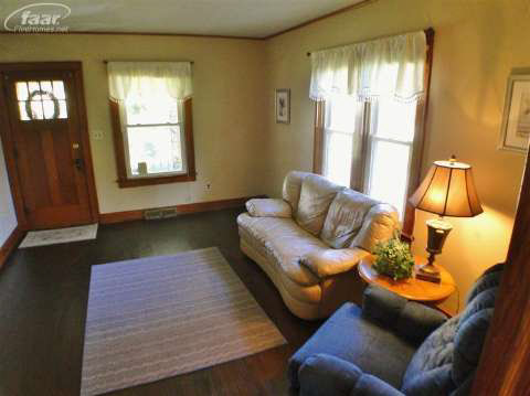 2037 Diamond Street Flint, MI 48532 - Photo 7 of 12 20366619-6.JPG