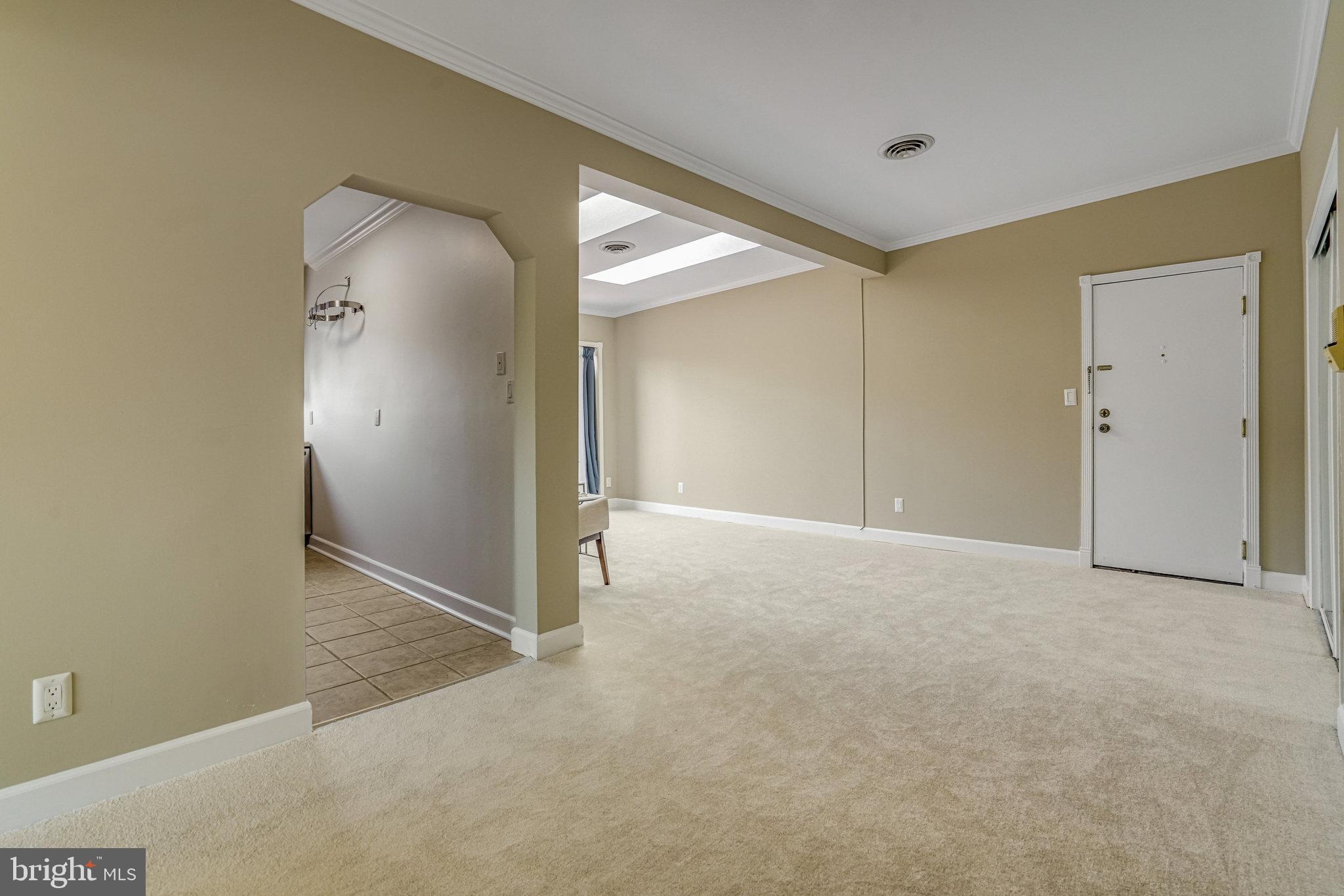 208 Skyhill Road, Unit 10 Alexandria, VA 22314 - Photo 11 of 26 an empty room with mirror and a walk in closet