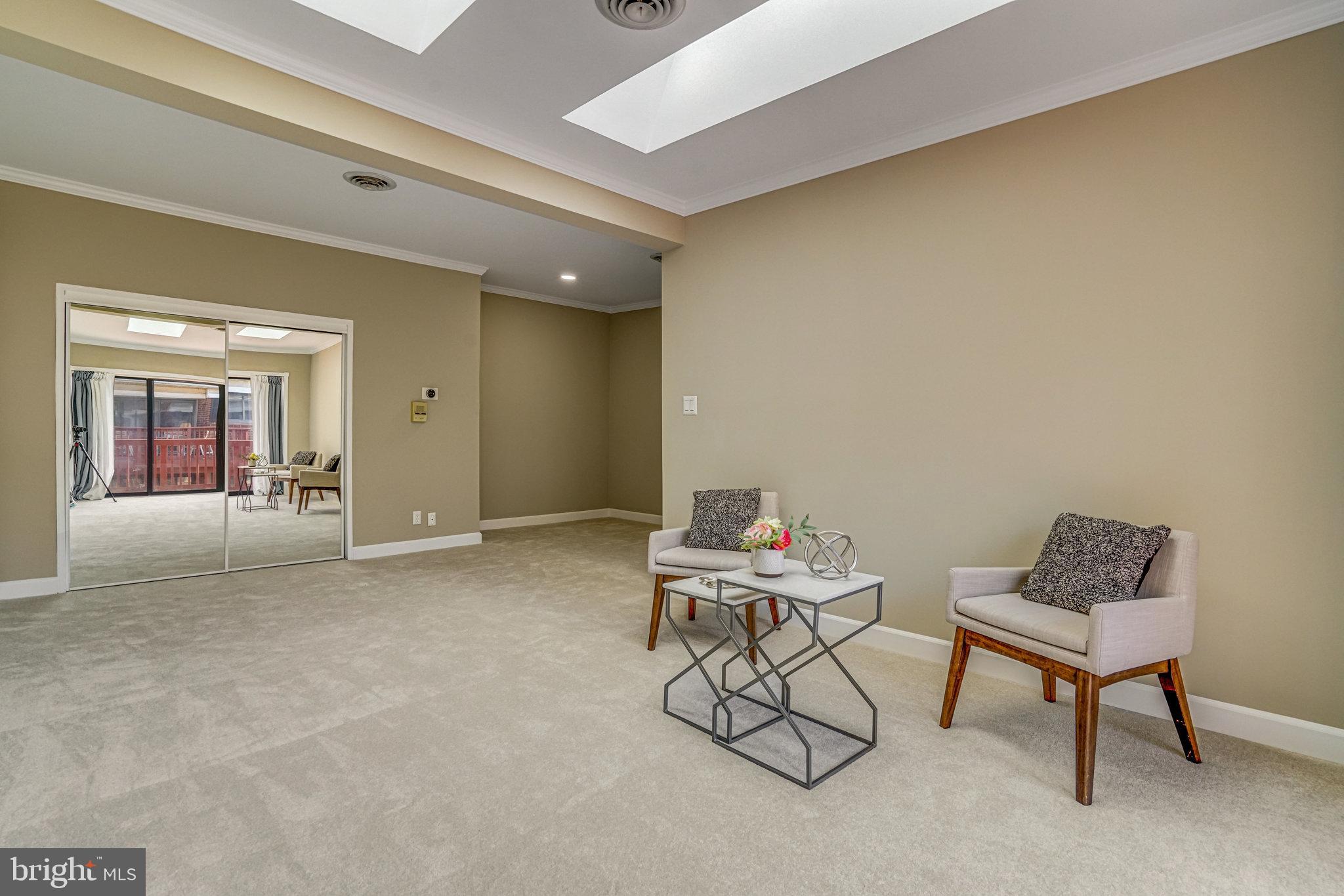 208 Skyhill Road, Unit 10 Alexandria, VA 22314 - Photo 5 of 26 a living room with furniture and a potted plant