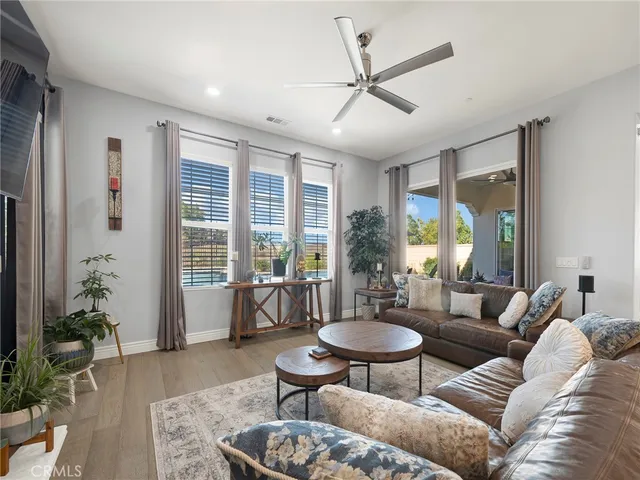 $1,375,000 | 27741 Claremore Way, Santa Clarita, CA 91350