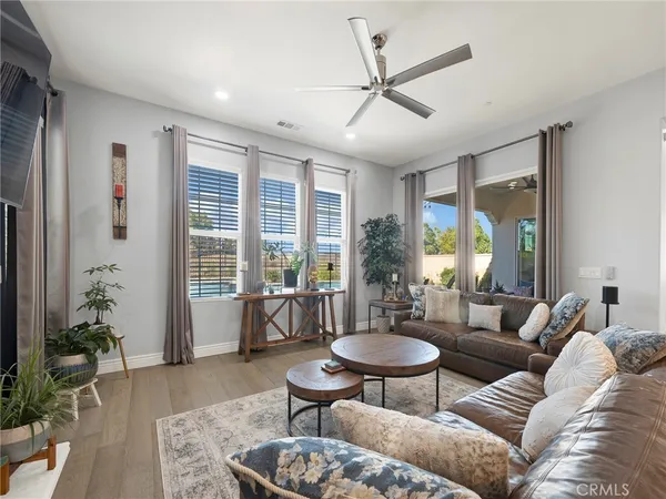 $1,350,000 | 27741 Claremore Way, Santa Clarita, CA 91350