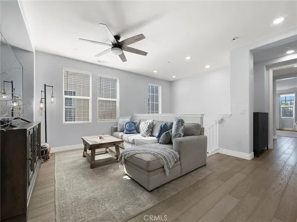 $1,350,000 | 27741 Claremore Way, Santa Clarita, CA 91350