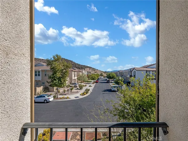 $1,350,000 | 27741 Claremore Way, Santa Clarita, CA 91350