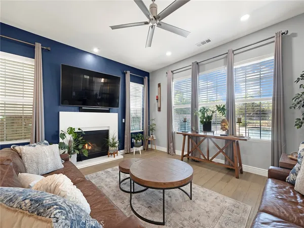 $1,350,000 | 27741 Claremore Way, Santa Clarita, CA 91350