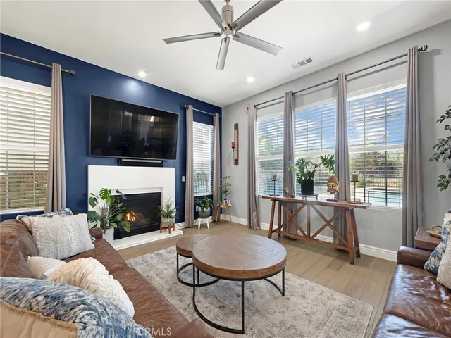 $1,375,000 | 27741 Claremore Way, Santa Clarita, CA 91350