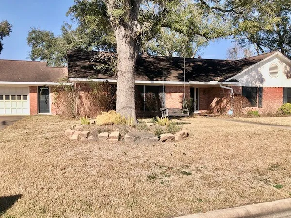 a front view of house with yard