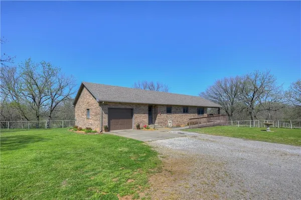 $625,000 | 286 South 160th Street, Girard, KS 66743