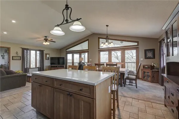 $625,000 | 286 South 160th Street, Girard, KS 66743