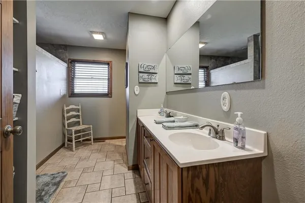 $625,000 | 286 South 160th Street, Girard, KS 66743