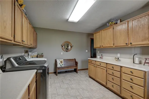 $625,000 | 286 South 160th Street, Girard, KS 66743