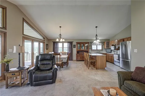 $625,000 | 286 South 160th Street, Girard, KS 66743