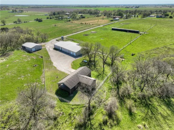 $625,000 | 286 South 160th Street, Girard, KS 66743