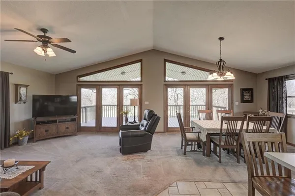 $625,000 | 286 South 160th Street, Girard, KS 66743