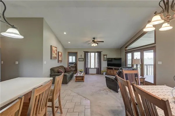 $625,000 | 286 South 160th Street, Girard, KS 66743
