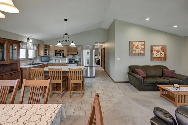 $625,000 | 286 South 160th Street, Girard, KS 66743