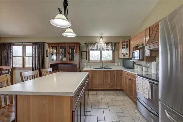 $625,000 | 286 South 160th Street, Girard, KS 66743