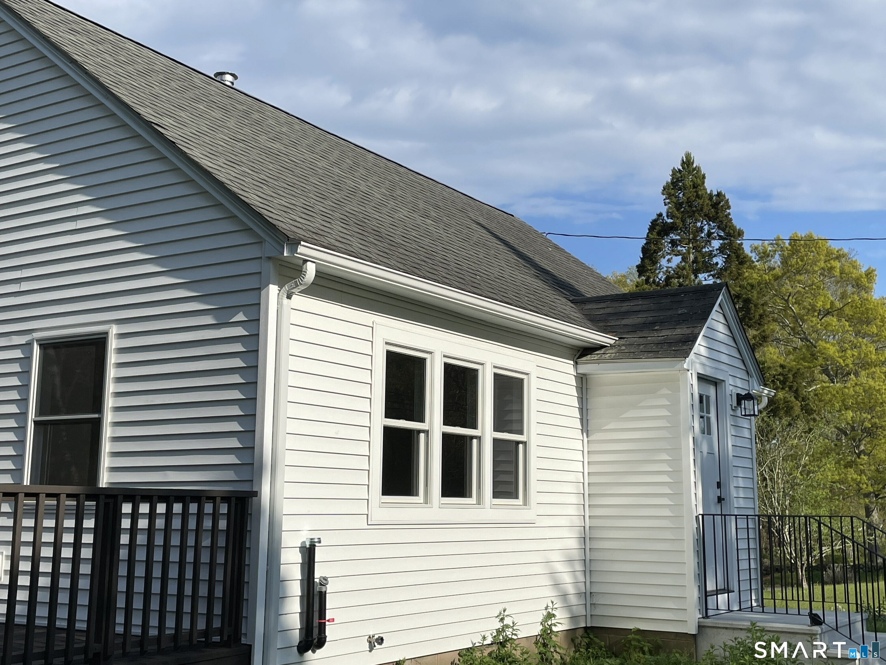 1039 N Road Groton, CT 06340 - Photo 1 of 18