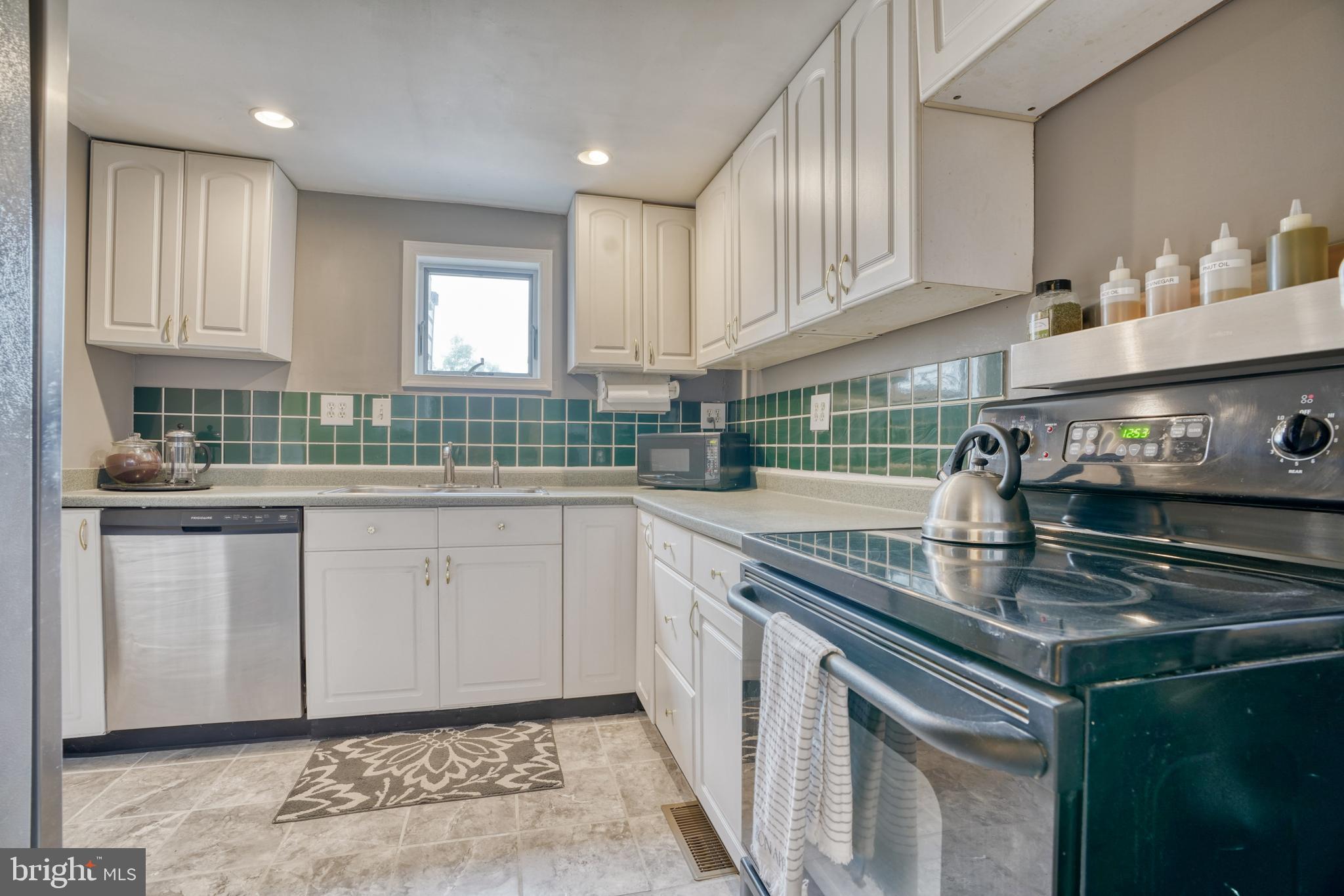 8102 Hillendale Road Baltimore, MD 21234 - Photo 13 of 38 Kitchen