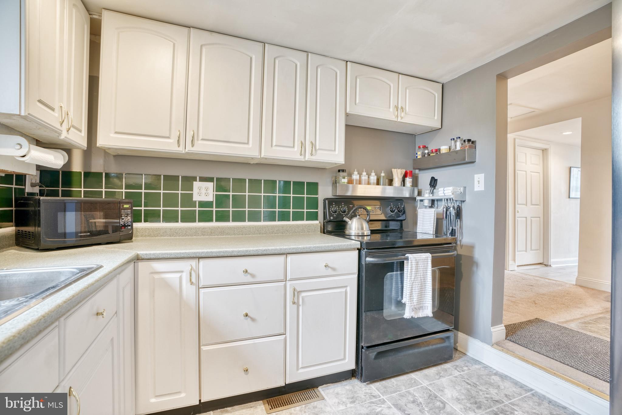 8102 Hillendale Road Baltimore, MD 21234 - Photo 15 of 38