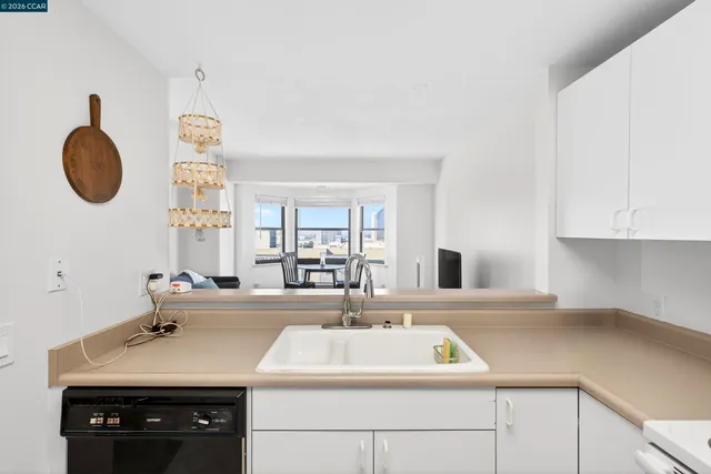 $299,000 | 988 Franklin Street, Unit 707, Oakland, CA 94607