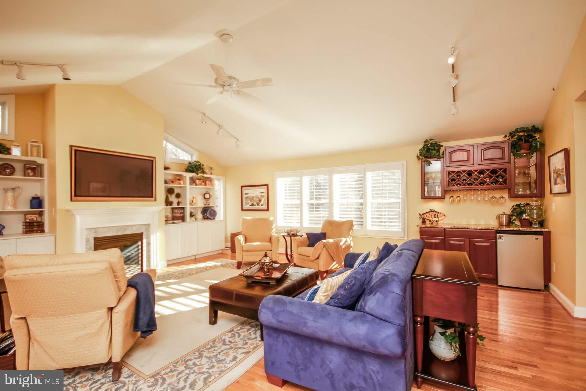 3462 Merrimac Road Davidsonville, MD 21035 - Photo 4 of 30 Great Room with Wet Bar