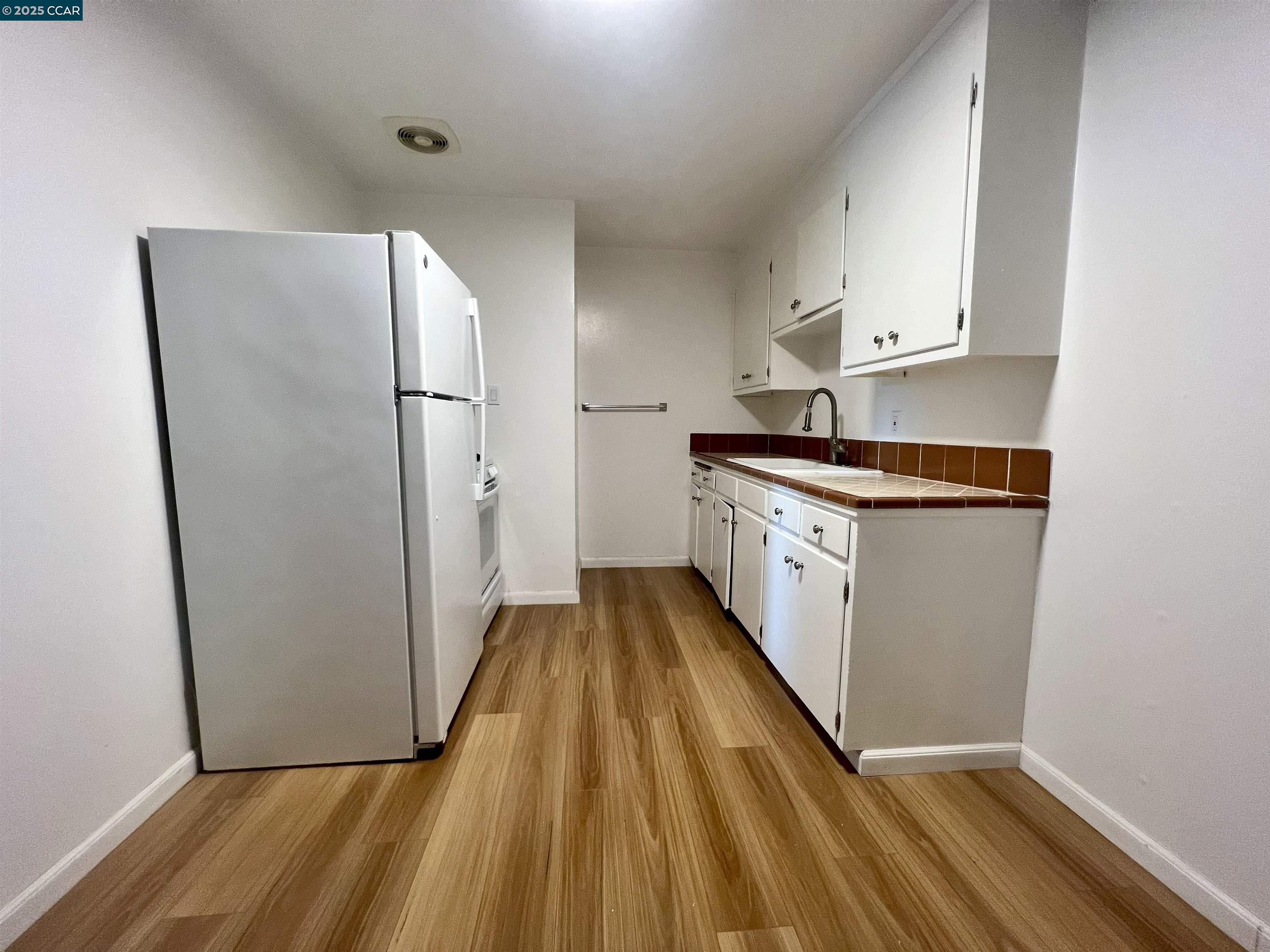 2134 McGee Avenue, Unit B Berkeley, CA 94703 - Photo 3 of 16