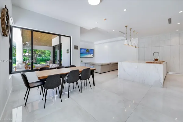 $6,290,000 | 7830 Southwest 117th Street, Pinecrest, FL 33156