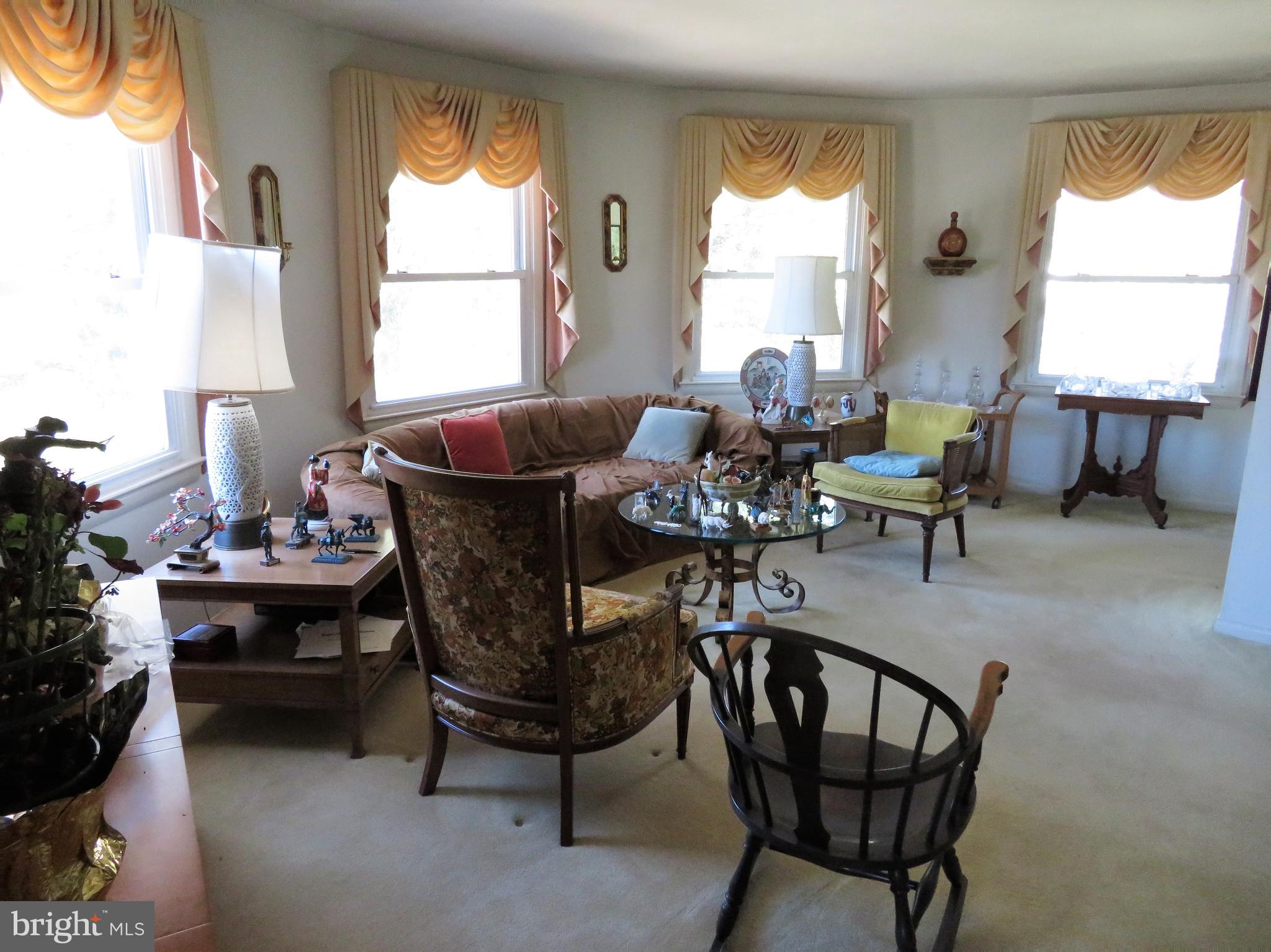 7318 Riverhill Road Oxon Hill, MD 20745 - Photo 3 of 19 Living room