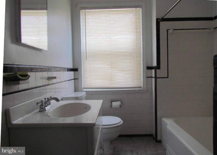 1414 East Cold Spring Lane Baltimore, MD 21239 - Photo 8 of 18 Bath