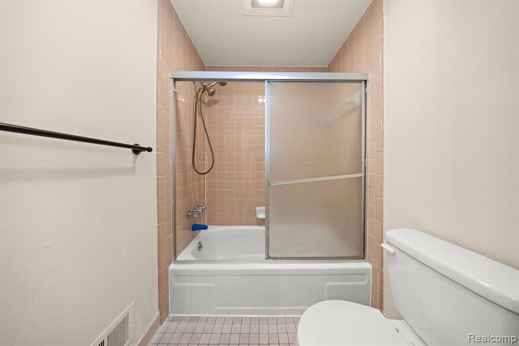 694 Tennyson Rochester Hills, MI 48307 - Photo 15 of 28