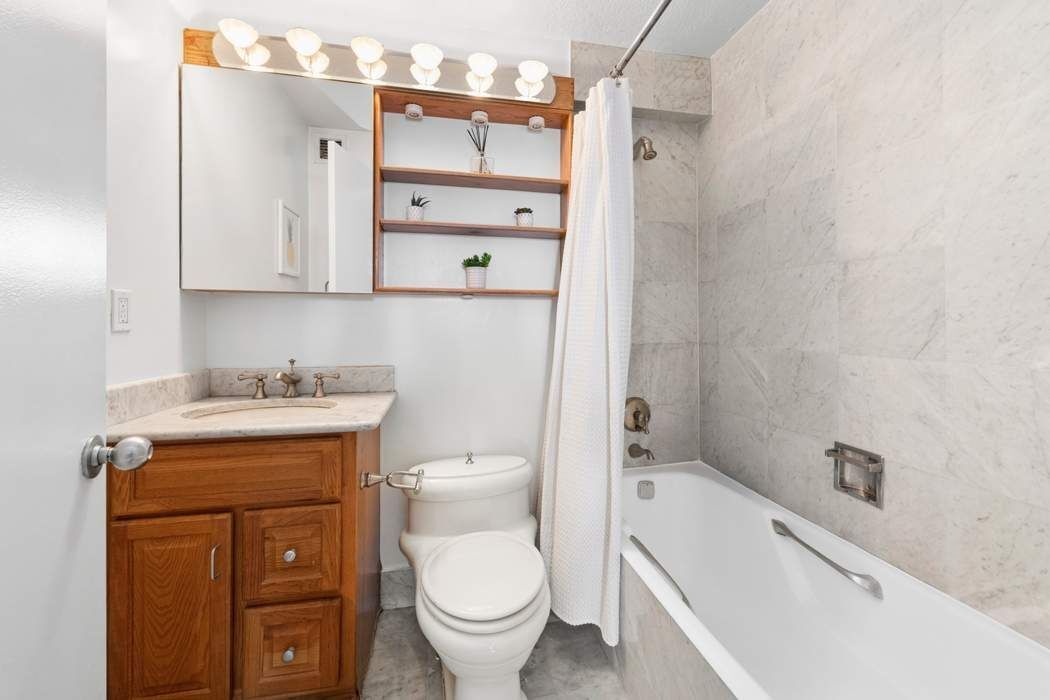 200 Rector Place, Unit 21M Manhattan, NY 10280 - Photo 6 of 12