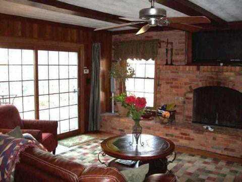 1510 Oxford Road Grosse Pointe, MI 48236 - Photo 3 of 12 31195290-2.JPG