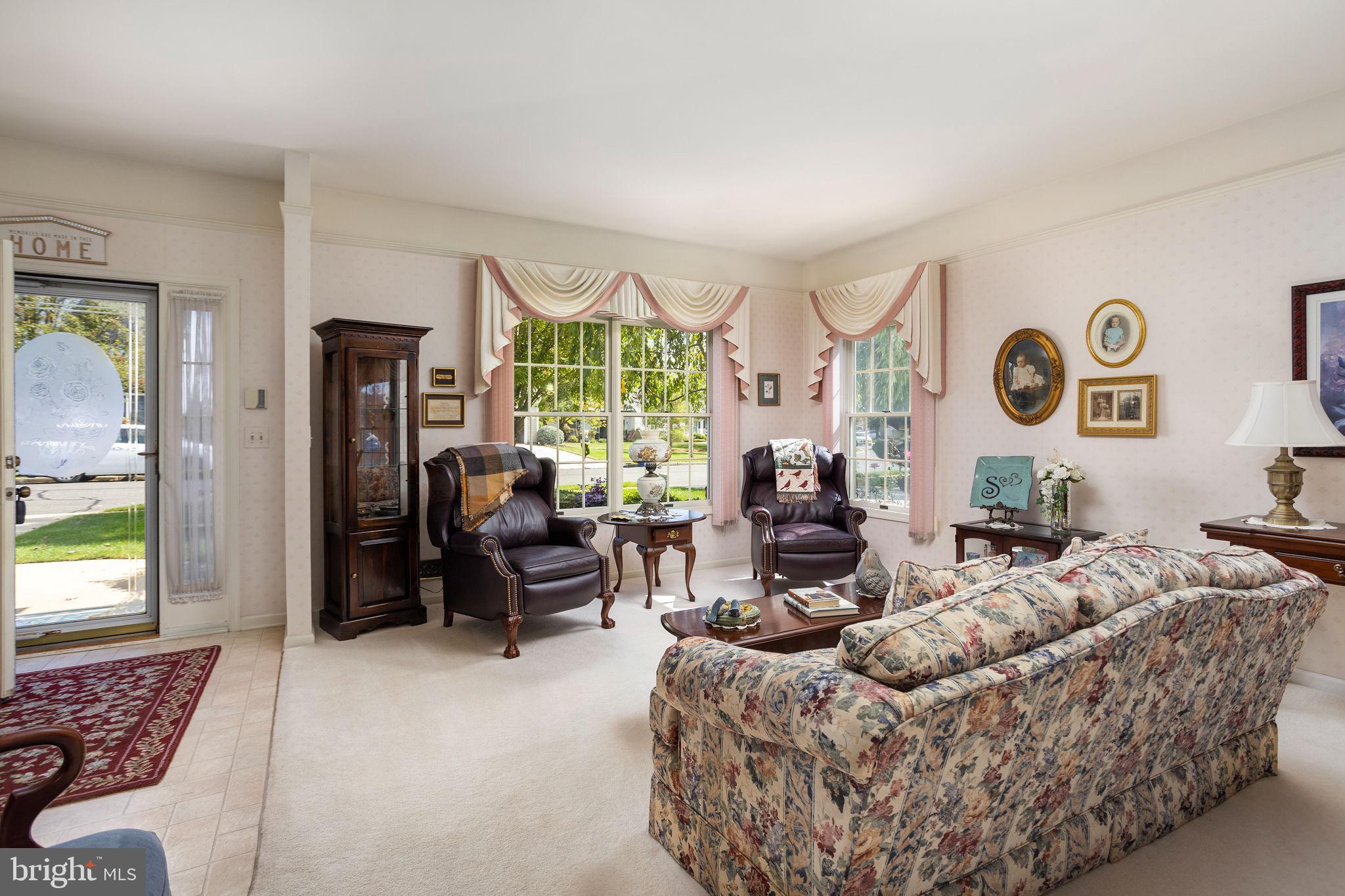 4 Lantern Lane Columbus, NJ 08022 - Photo 13 of 46 a living room with furniture and a large window