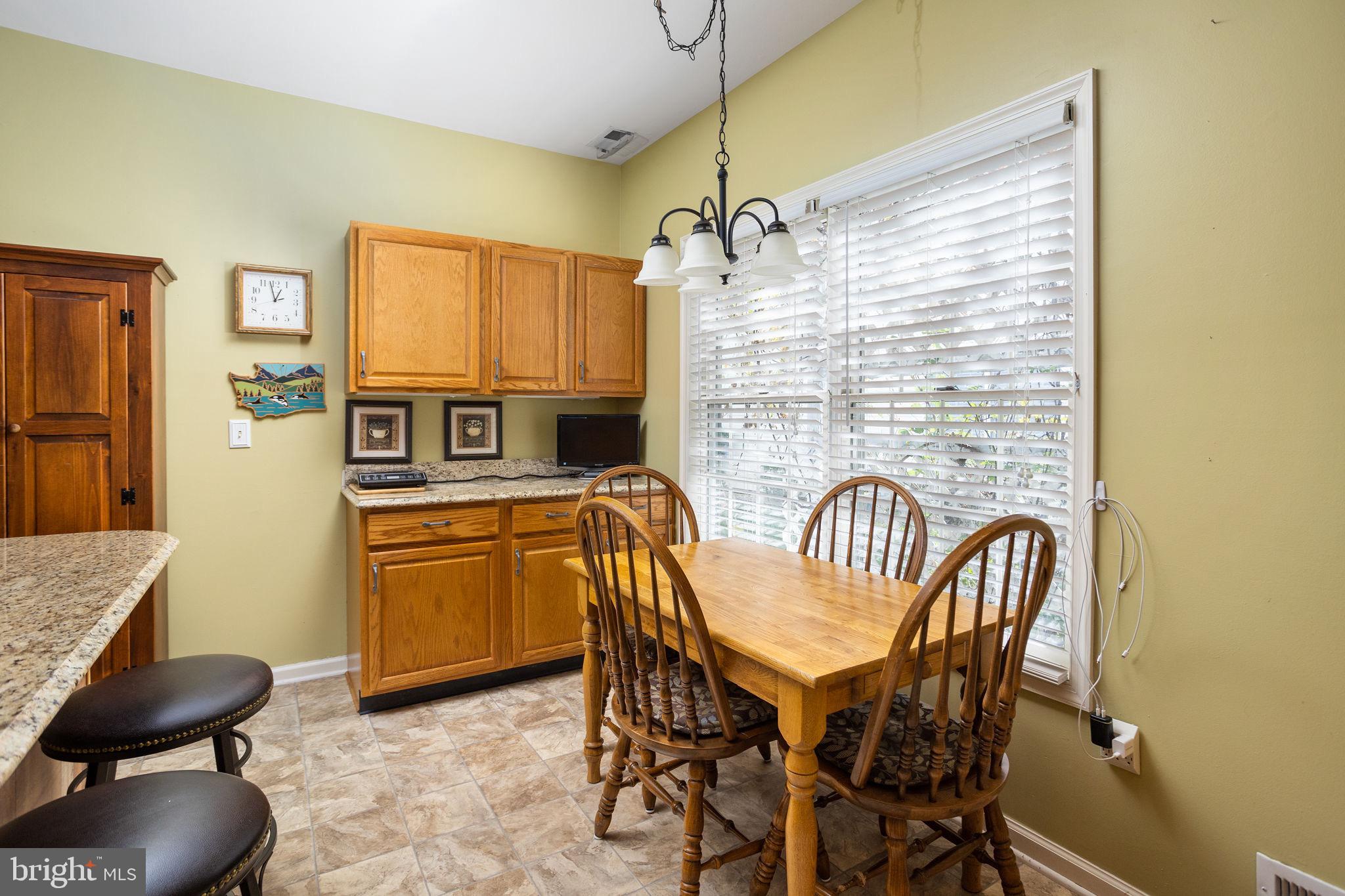 4 Lantern Lane Columbus, NJ 08022 - Photo 21 of 46 a dining room with furniture and window