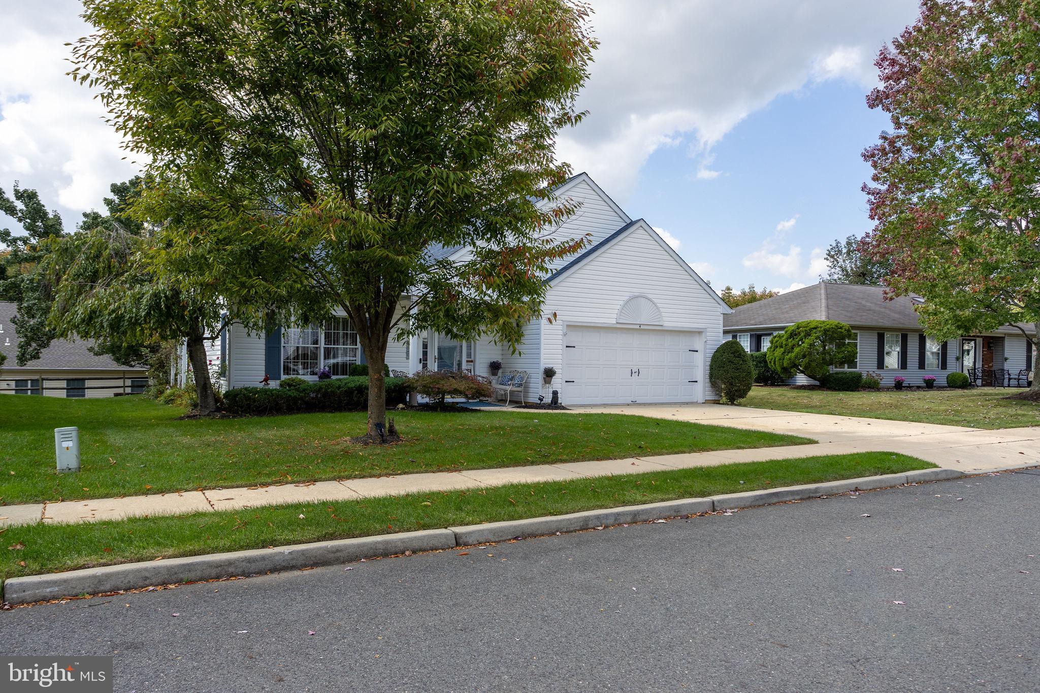 4 Lantern Lane Columbus, NJ 08022 - Photo 3 of 46 a house view with a garden space