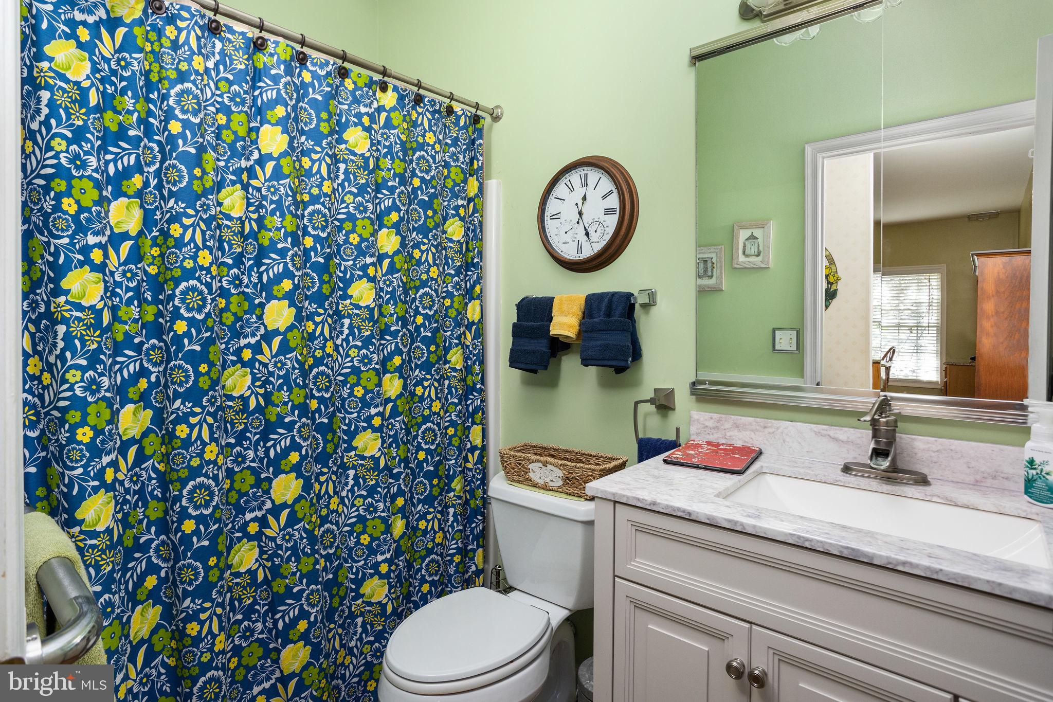 4 Lantern Lane Columbus, NJ 08022 - Photo 34 of 46 a bathroom with a toilet and a sink