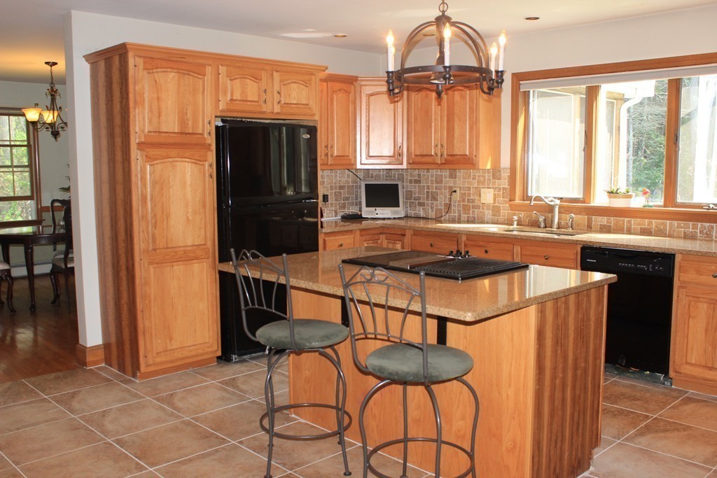 37 Deerfield Terrace Rochester, MA 02770 - Photo 7 of 29