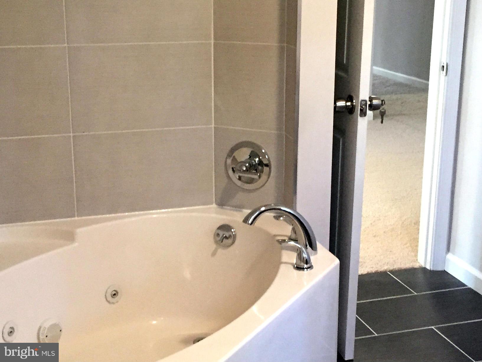 9911 Old Fort Road Fort Washington, MD 20744 - Photo 18 of 25 a bathroom with a tub