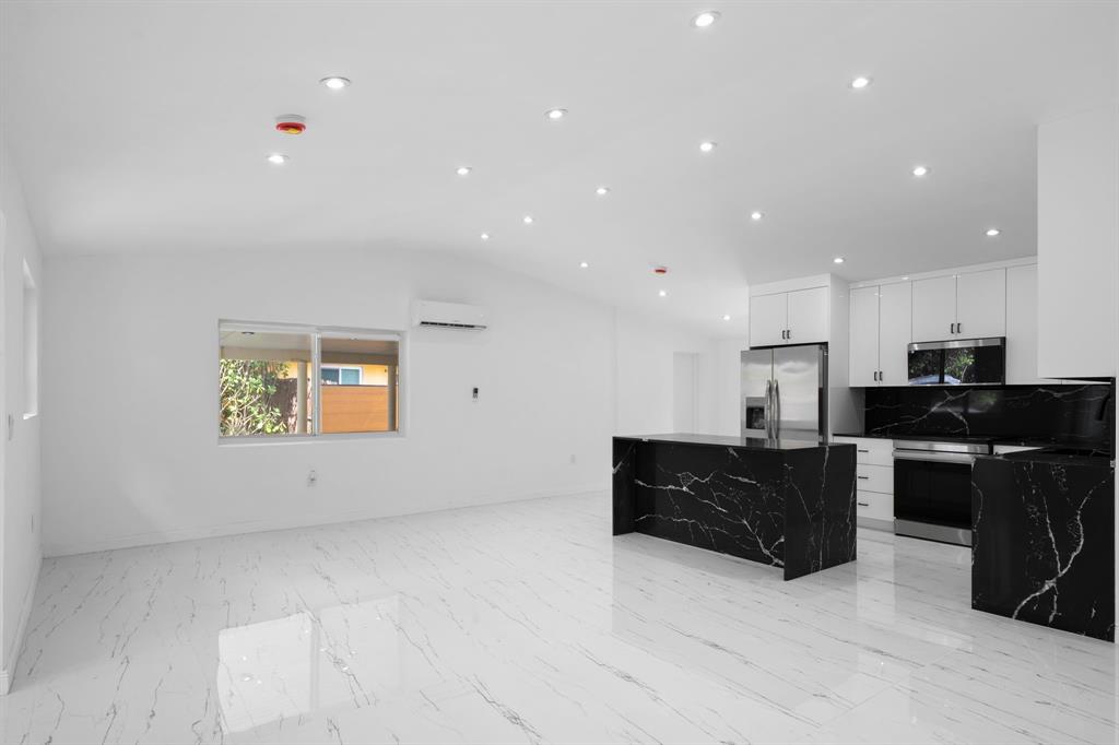 823 Southwest 27th Street Fort Lauderdale, FL 33315 - Photo 5 of 55