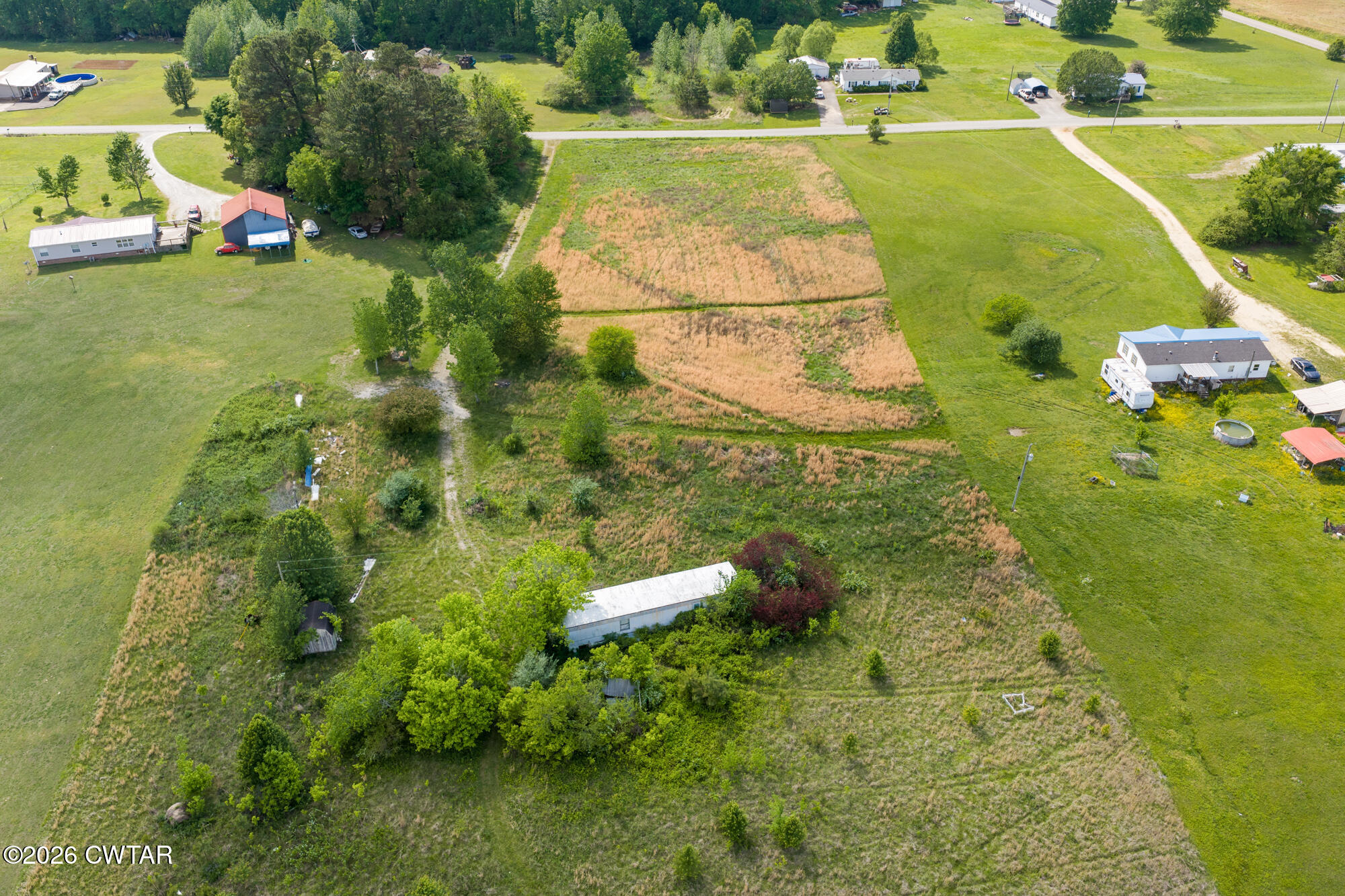 119 Lawrence Road Lexington, TN 38351 - Photo 17 of 20 a garden view with a swimming pool