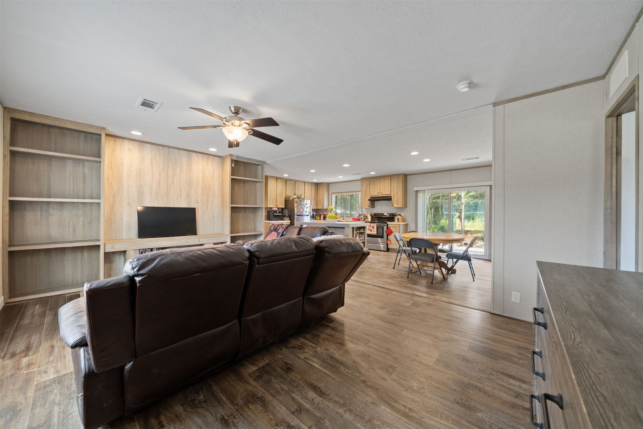 404 County Road 3295 Cleveland, TX 77327 - Photo 10 of 45