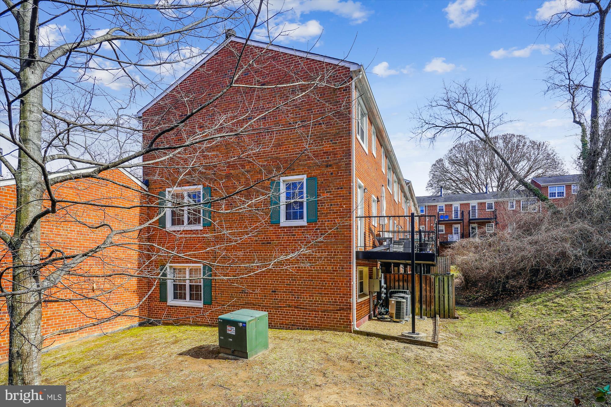 4613 28th Road South, Unit C Arlington, VA 22206 - Photo 28 of 37 a view of a chair and table in the backyard