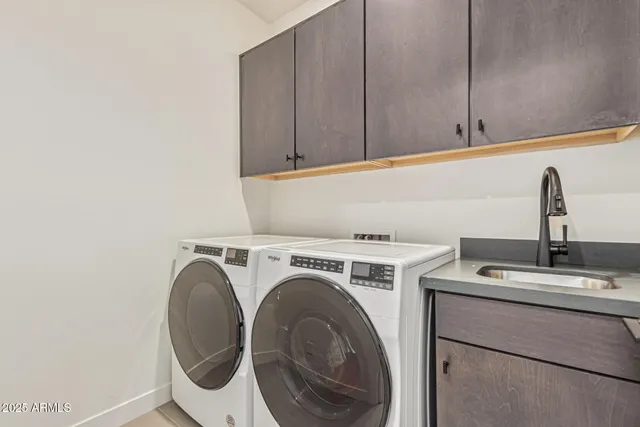 a close up view of washer and dryer